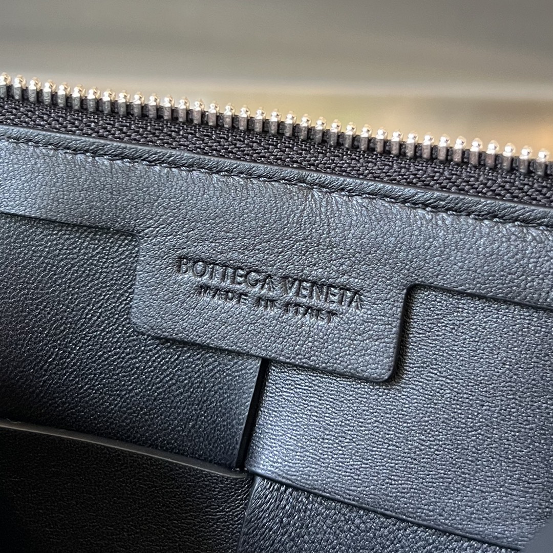 bo*te*ga Ve*ne*ta camera bag-20x15x5cm