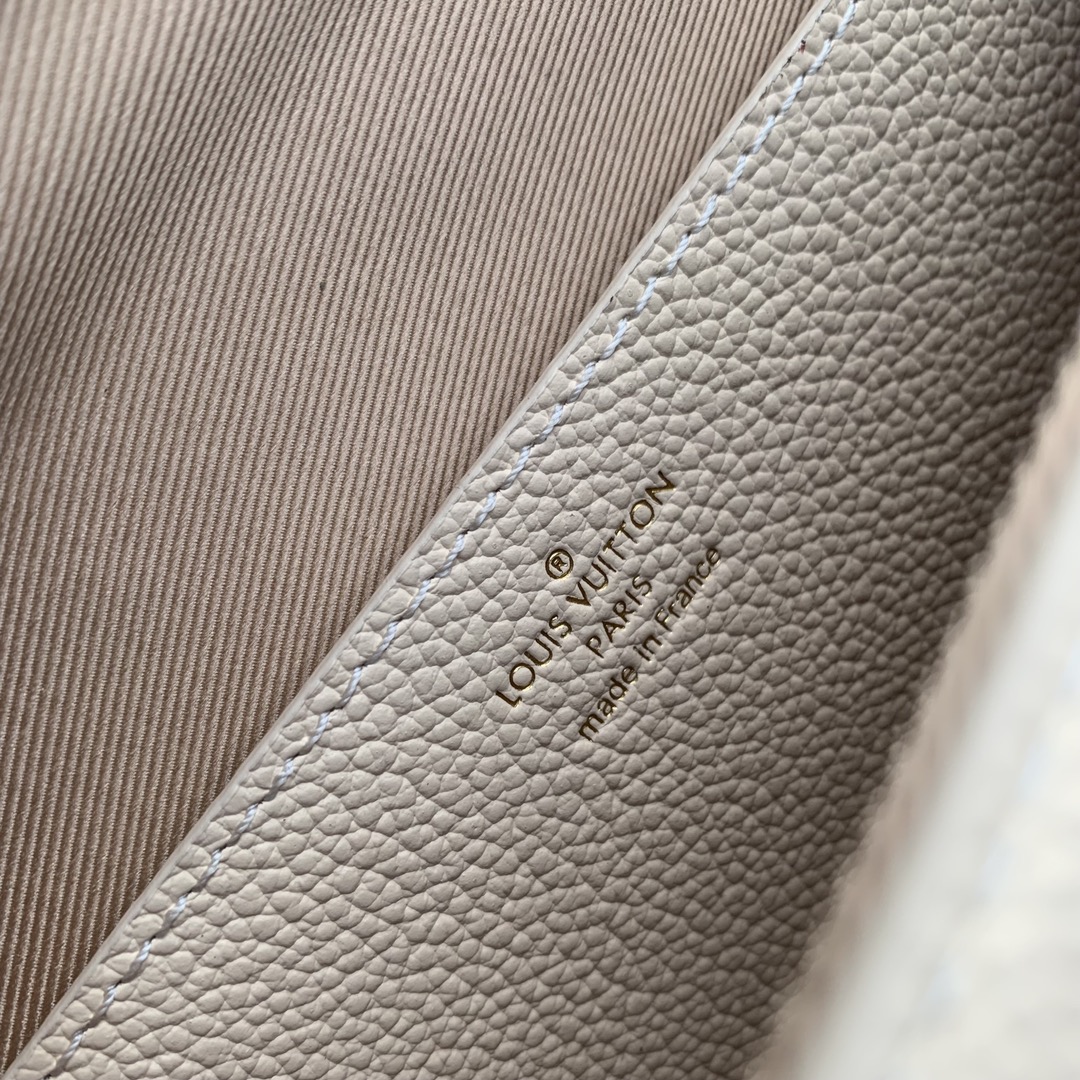 l0*is V*t0n wallet on chain-22 x 15 x 5.5cm