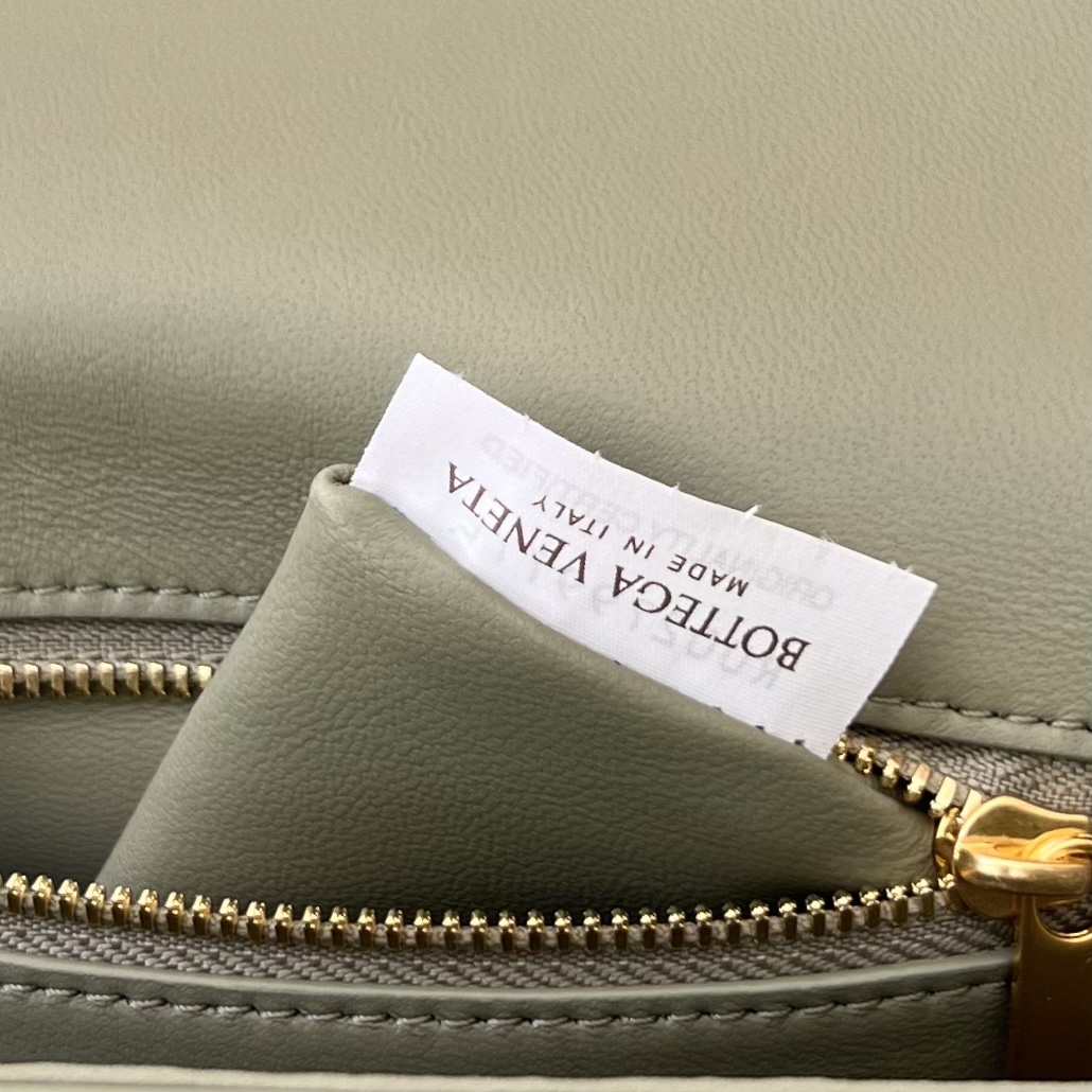 bo*te*ga Ve*ne*ta andiamo crossbody bag-21.5*13.5*4.5cm