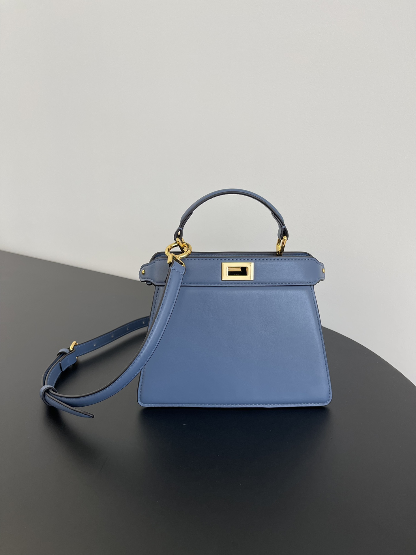 F**di peekaboo iseeu bag-20x11x15cm