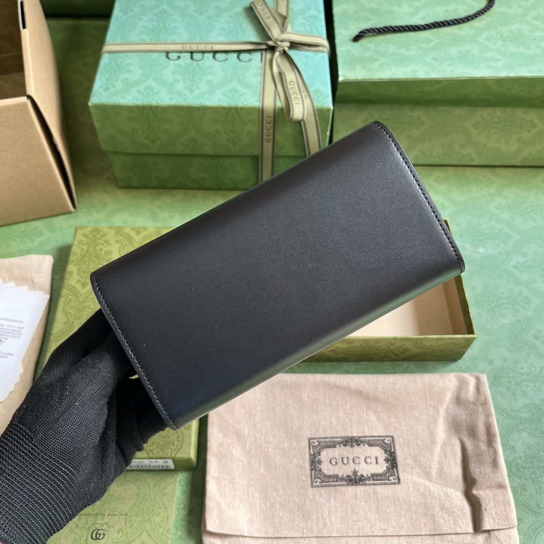 G*u*i wallet-18*19cm