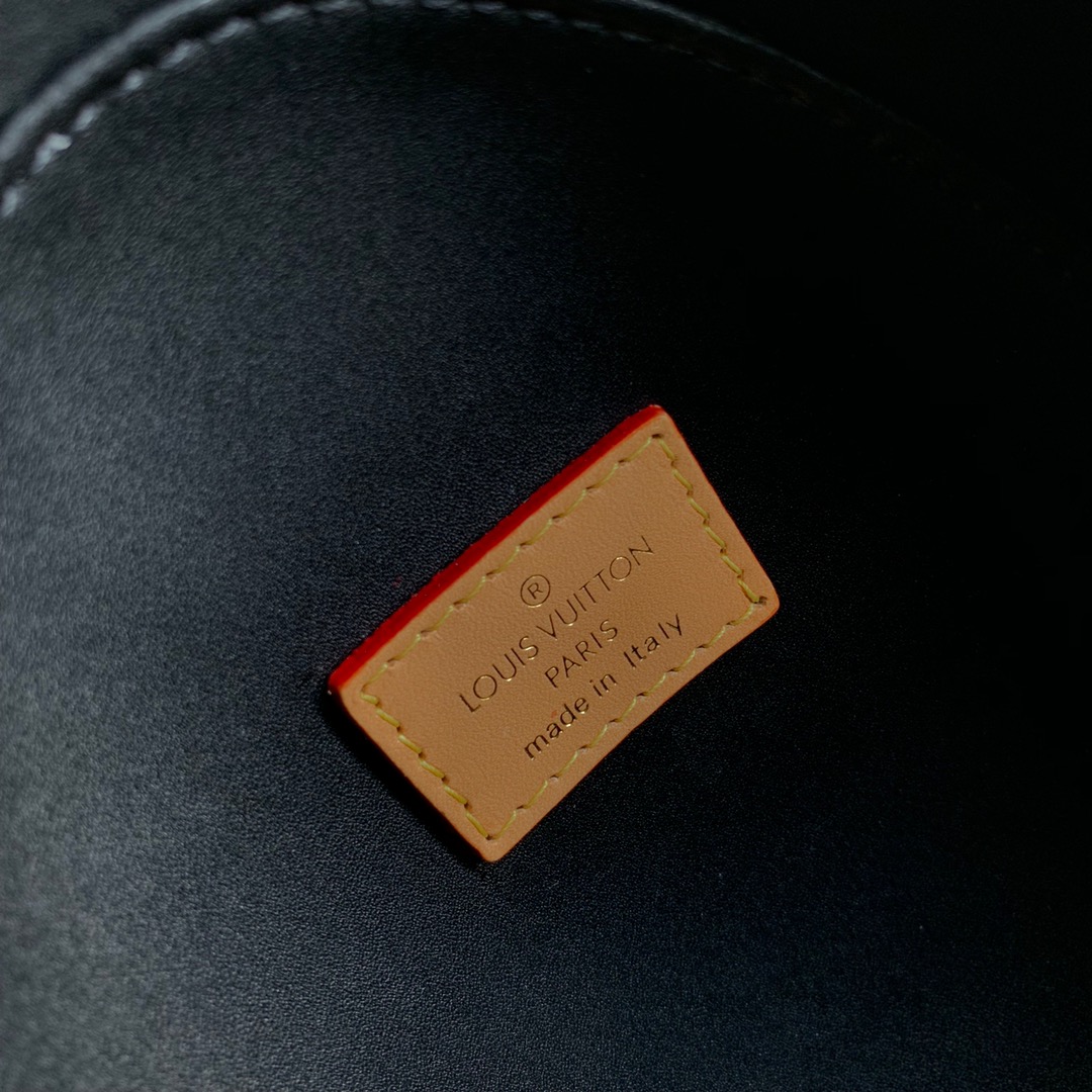 l0*is V*t0n egg bag-20*12*12cm