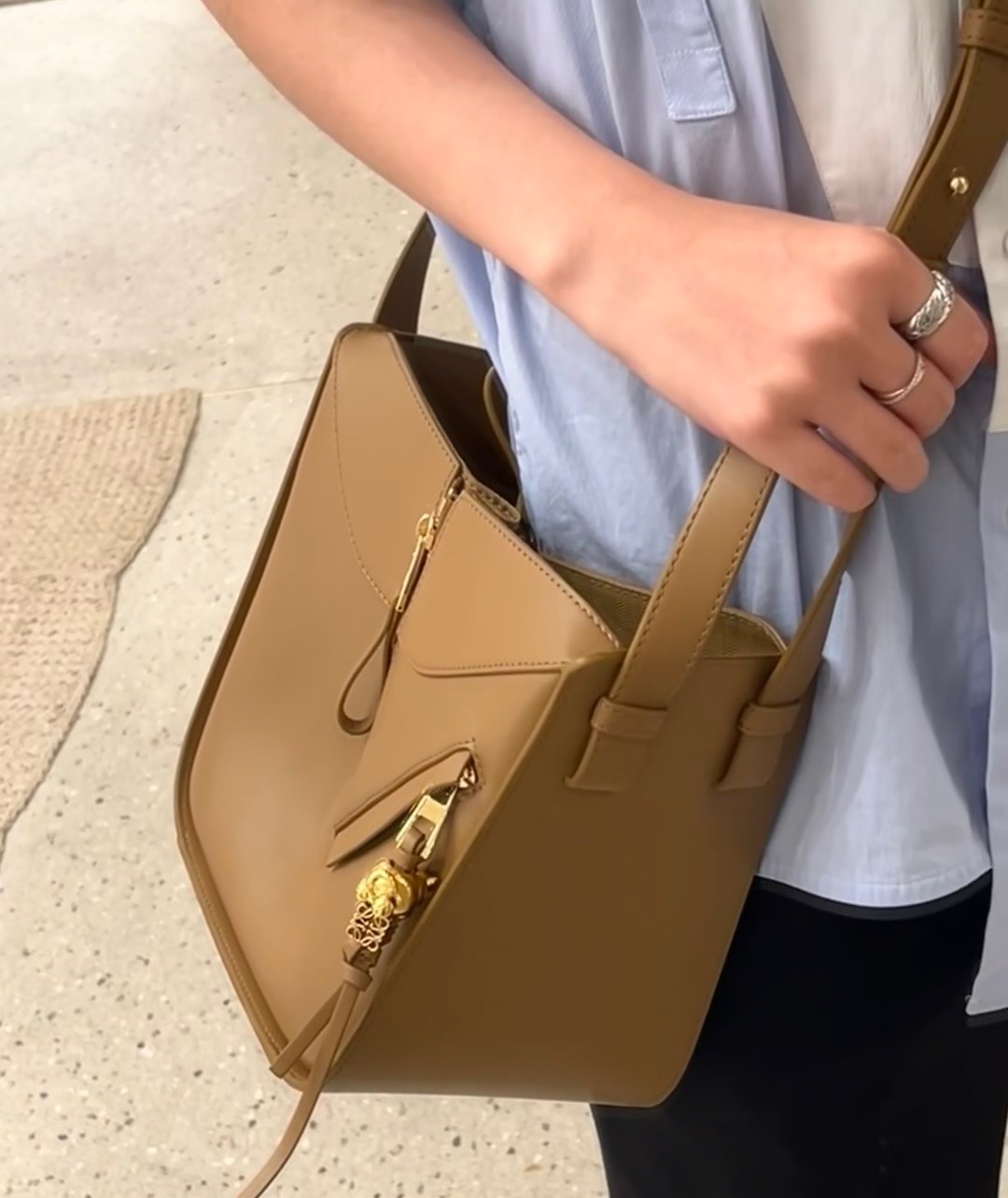 L0ew* hammock bag-19.5*14.4*20.8cm