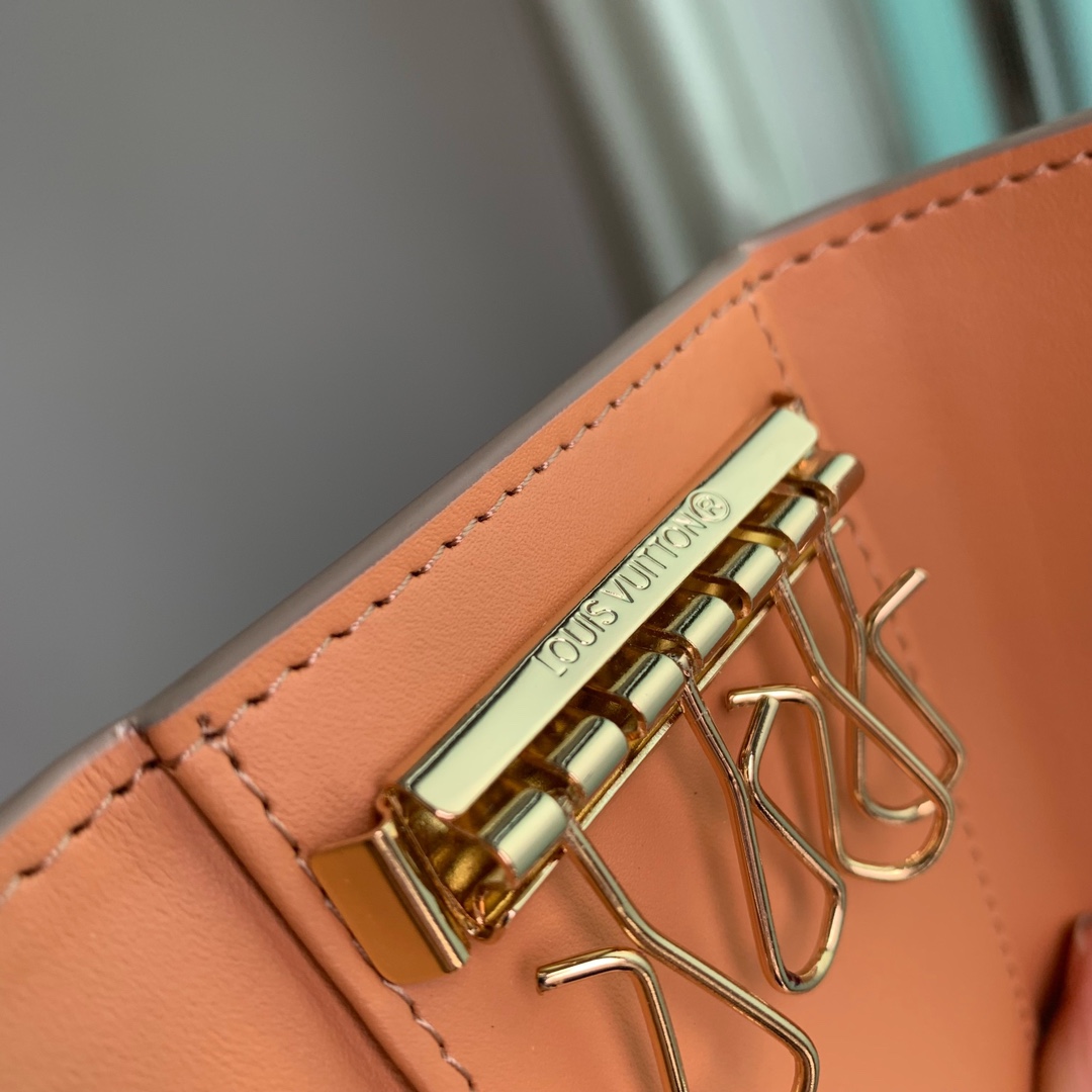 l0*is V*t0n wallet-10.5 x 5.5 x 1cm