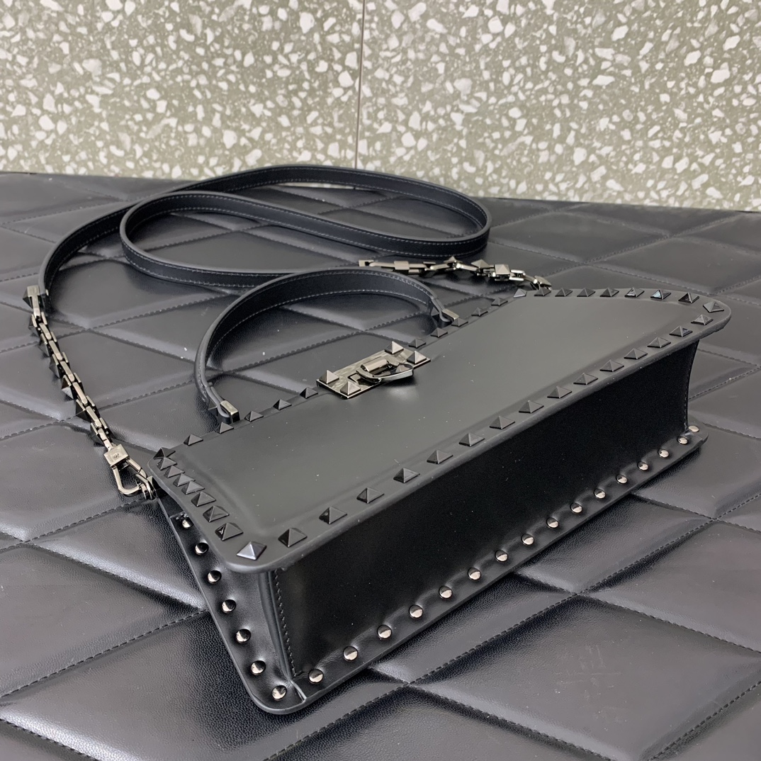 Va1e*ntin0 garavani rockstud 23 bag-28*14*8cm