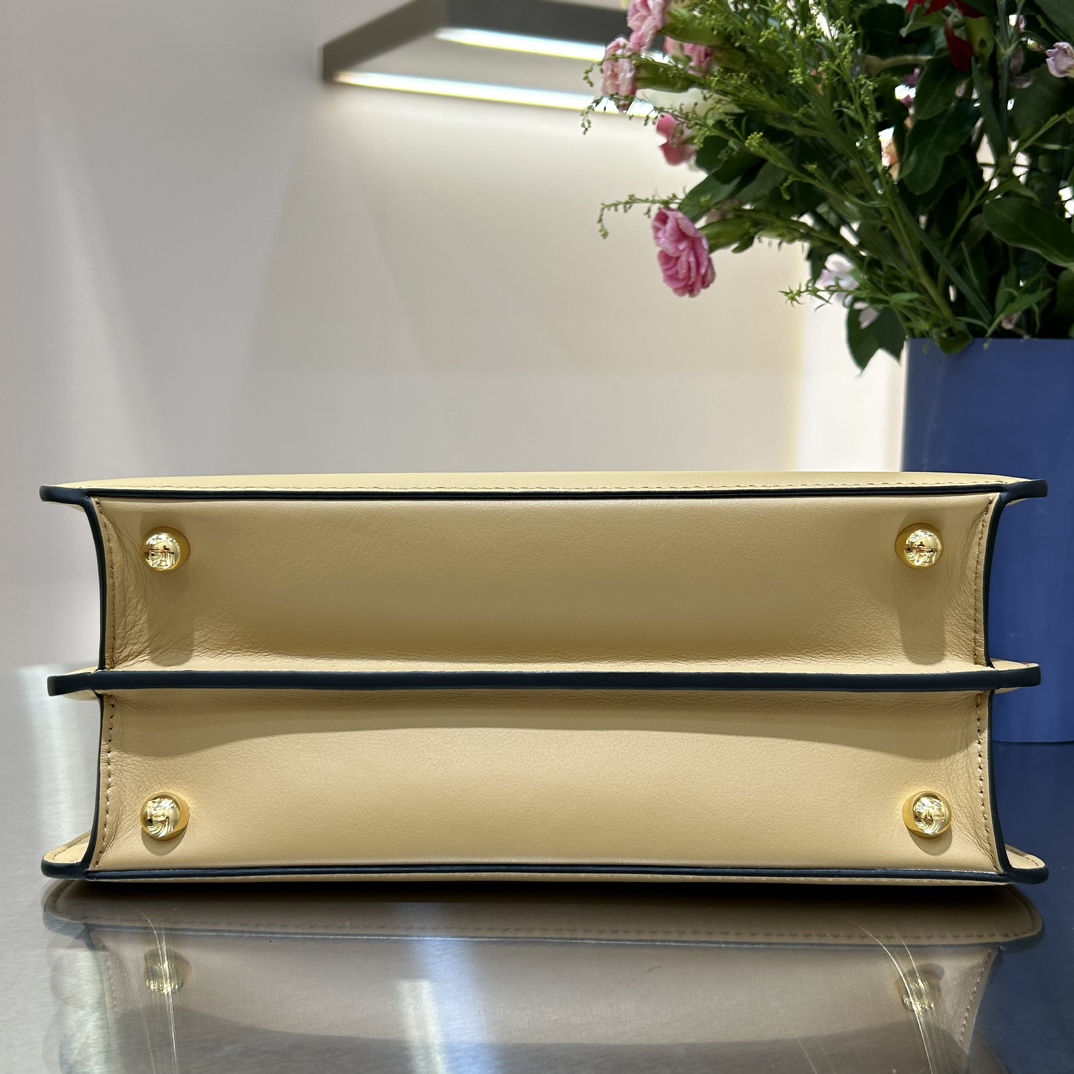 F**di peekaboo iseeu bag-33x25x13cm