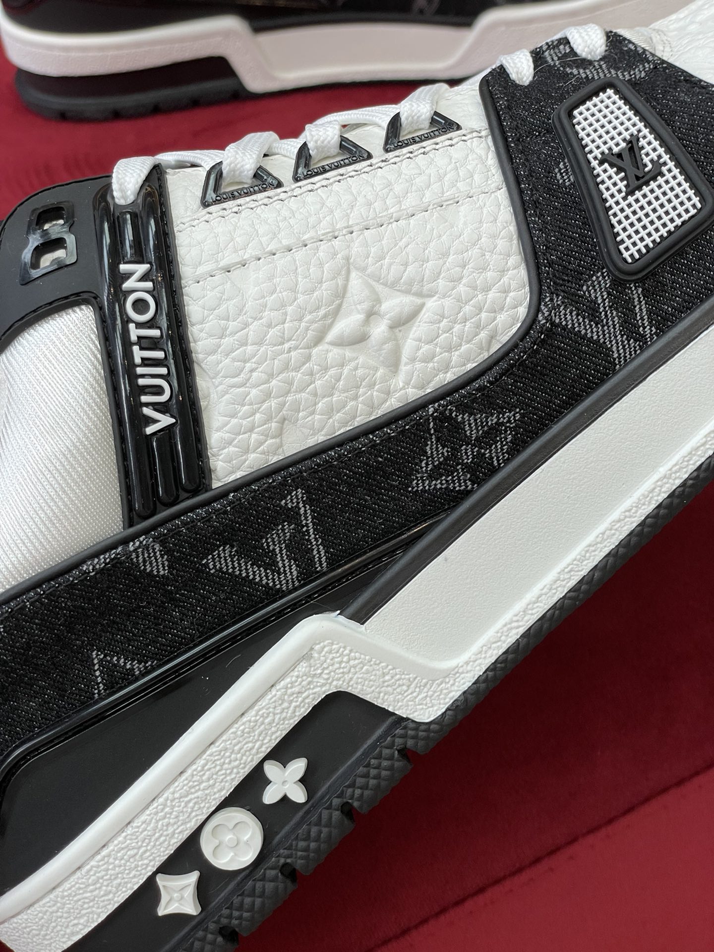 l0*is V*t0n trainer2(eu35-45)