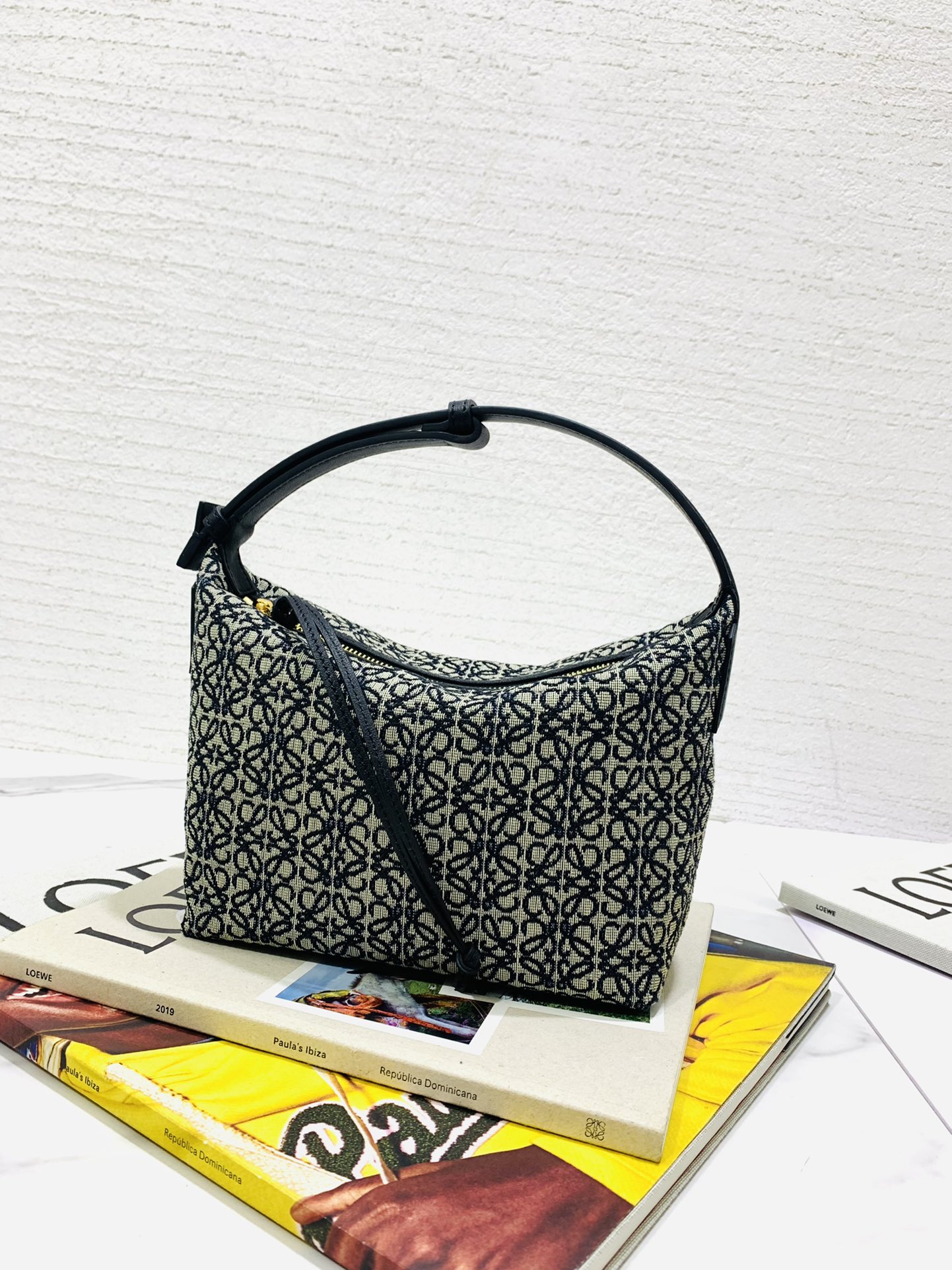 L0ew* cubi bag-20.5×17×12.5cm