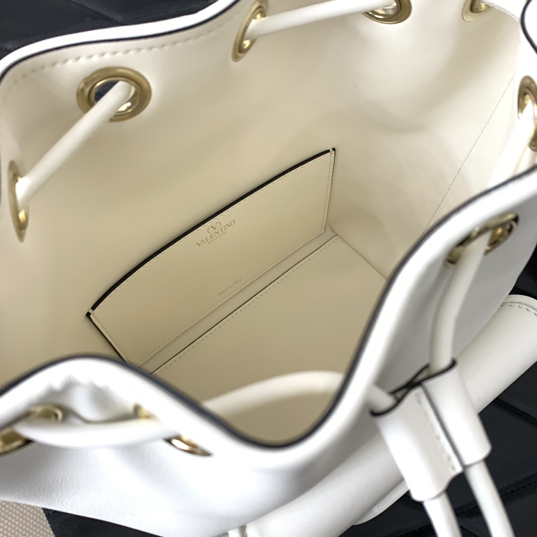 Va1e*ntin0 alentino garavani loco bag-16*19*11cm