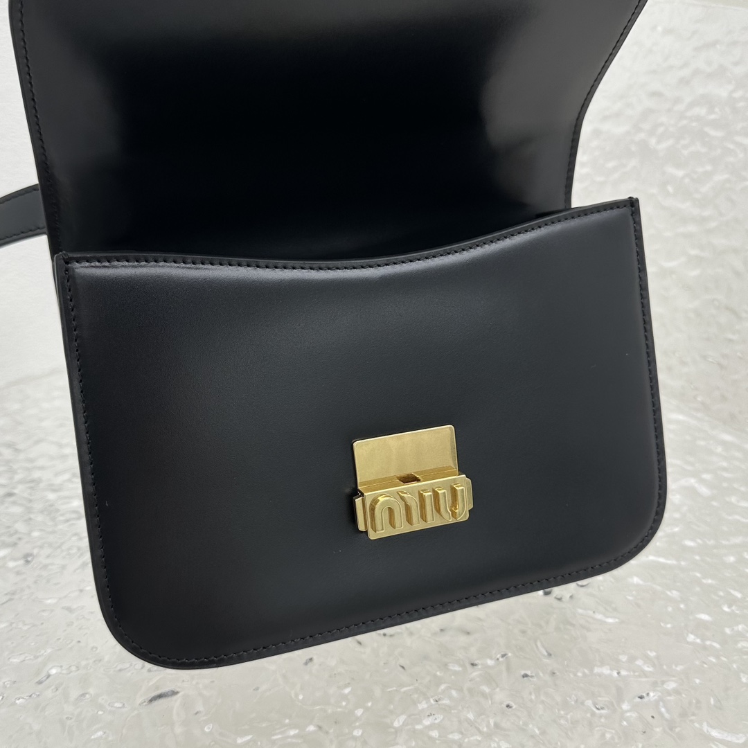 M*um*u box bag-20*13.5*5.5cm