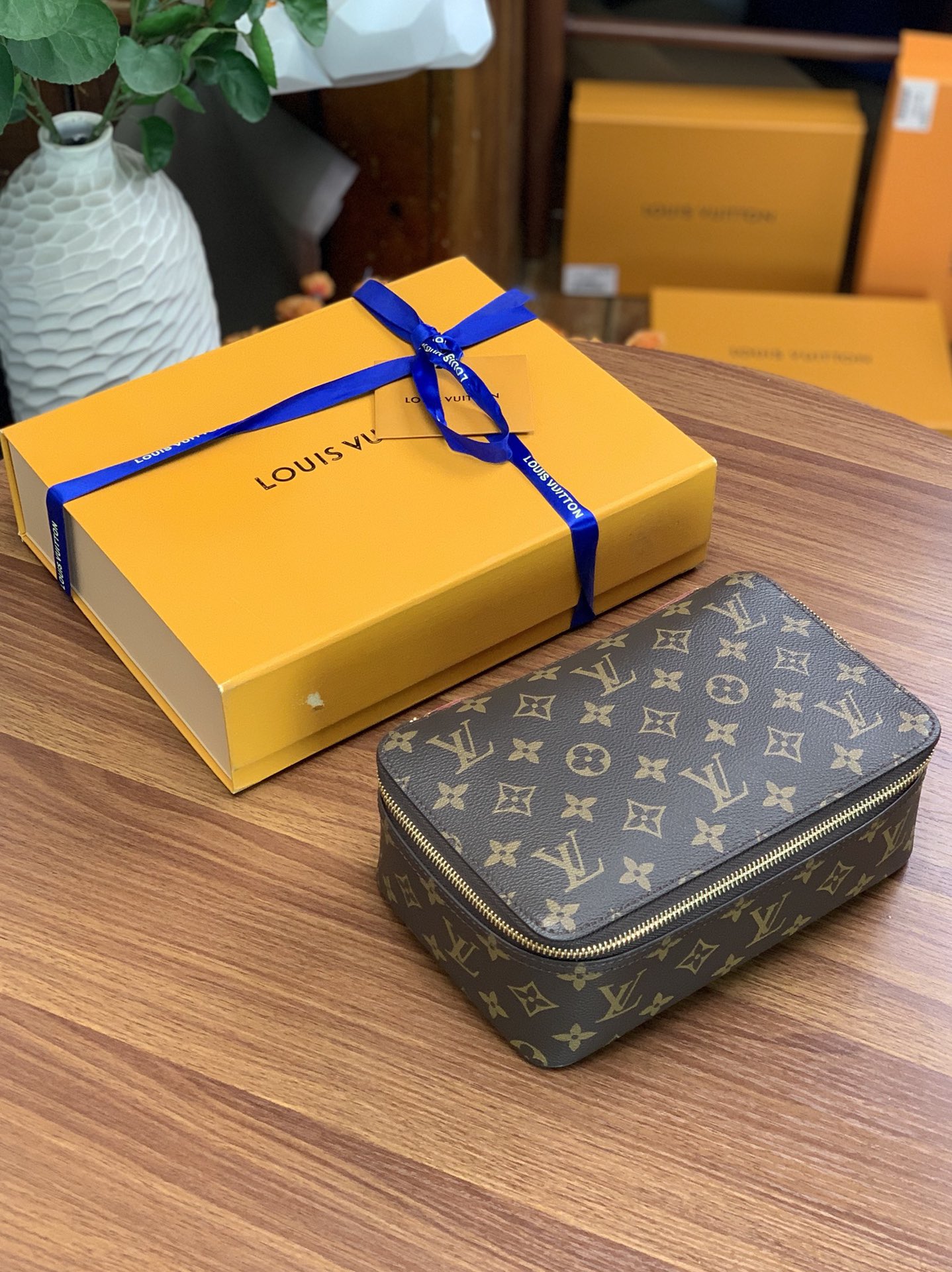 l0*is V*t0n packing cube-22.4×8.5×14cm