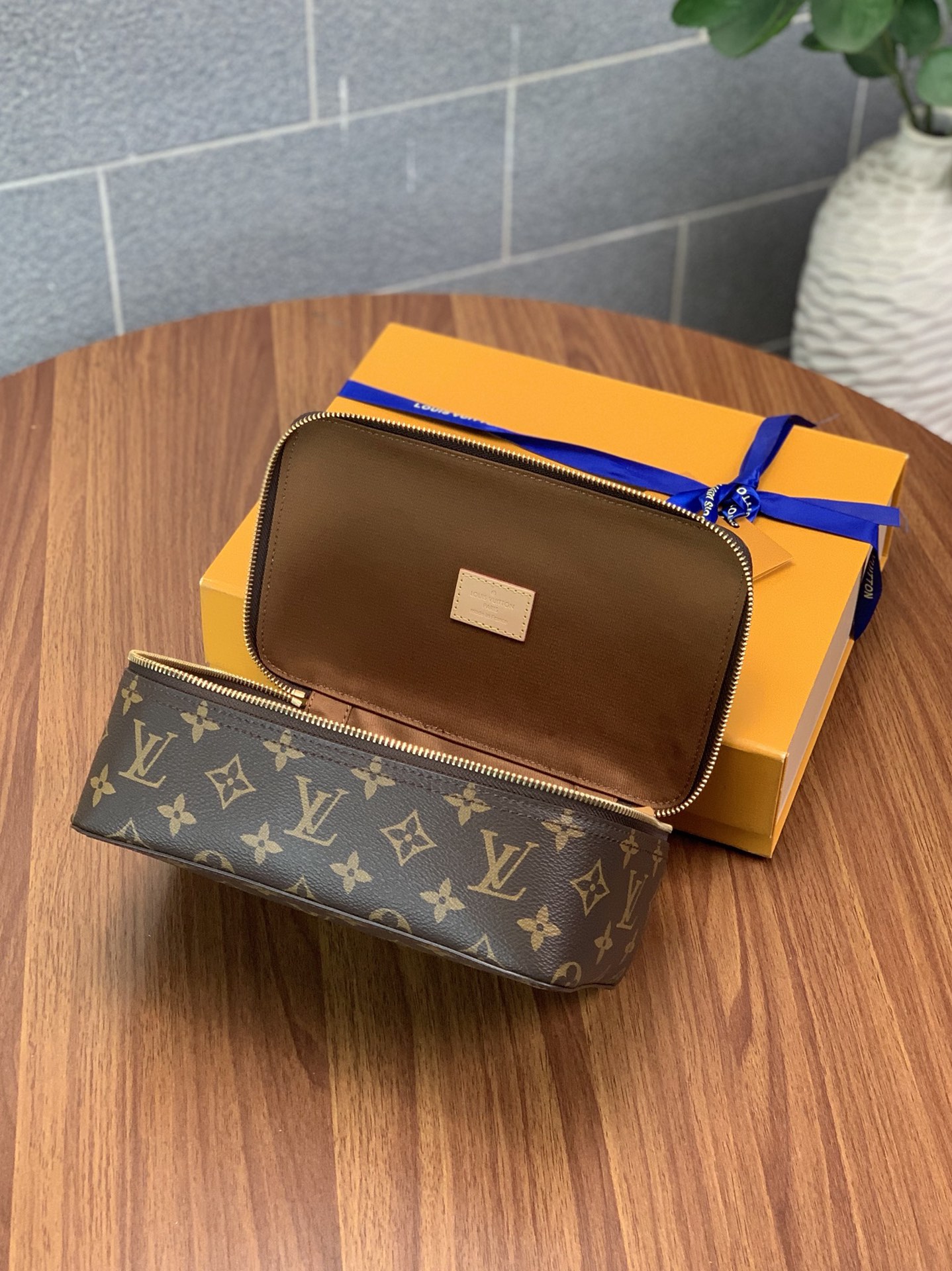 l0*is V*t0n packing cube-22.4×8.5×14cm