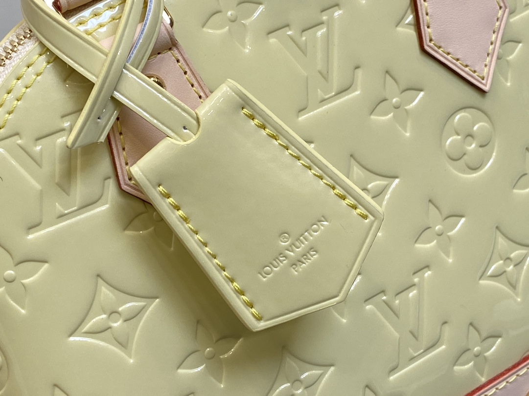 l0*is V*t0n alma bb m24062-23.5 x 17.5 x 11.5cm