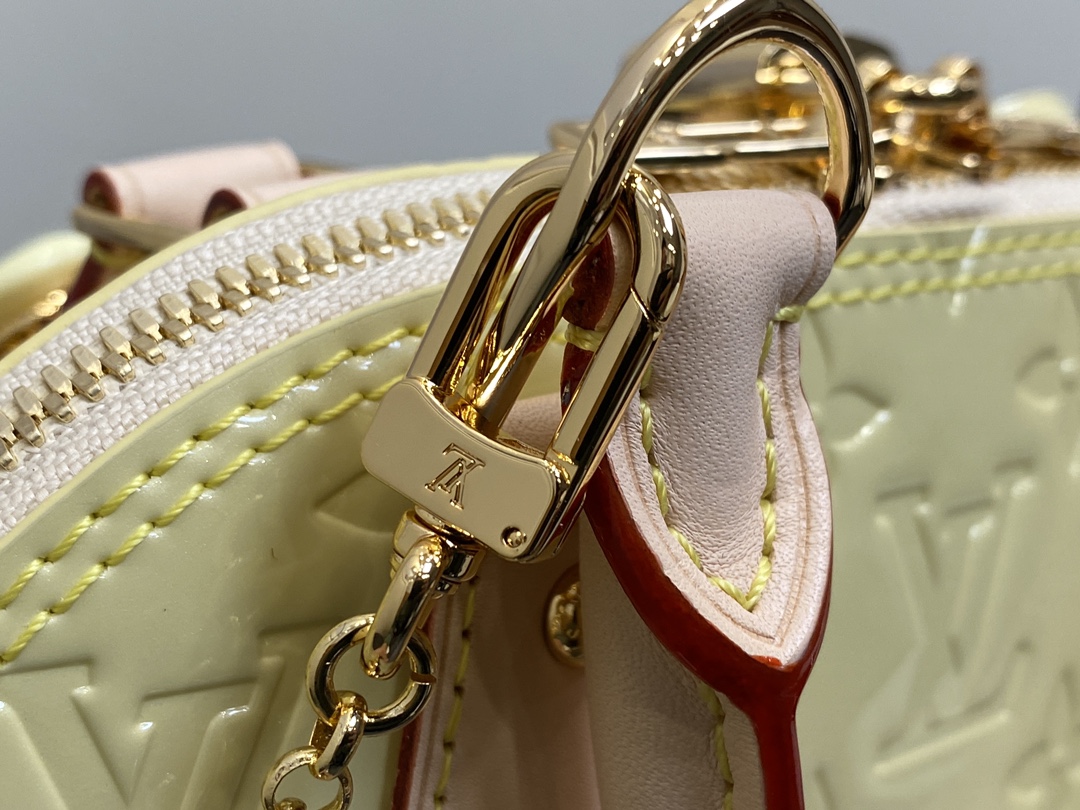 l0*is V*t0n alma bb m24062-23.5 x 17.5 x 11.5cm