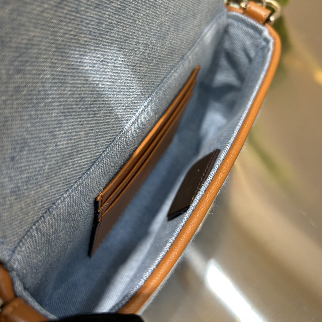 F**di baguette bag-19x10x4cm