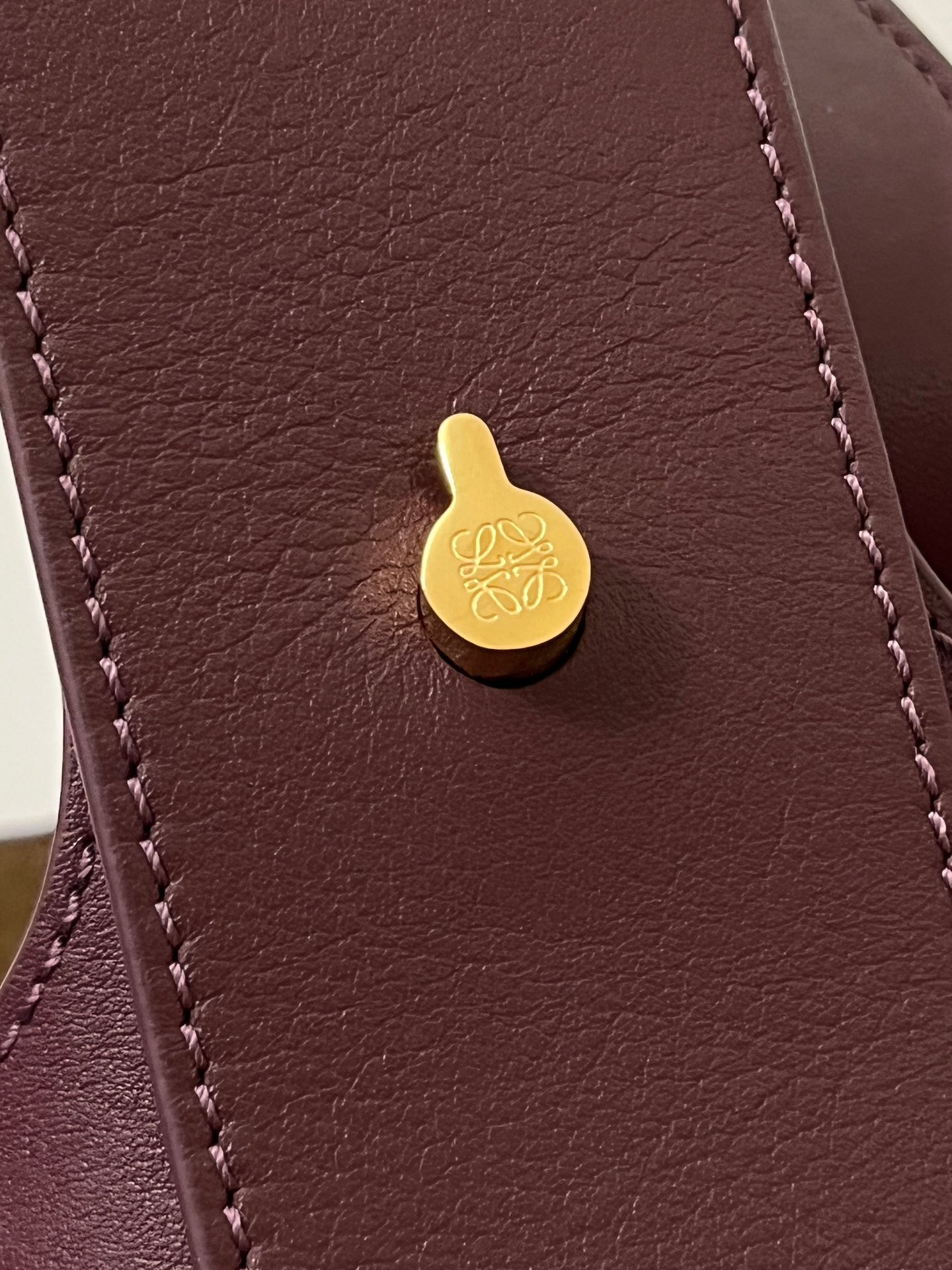 L0ew* pebble bucket bag-28*24*23cm