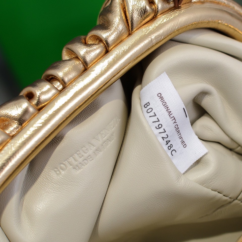 bo*te*ga Ve*ne*ta the pouch bag-22*9cm