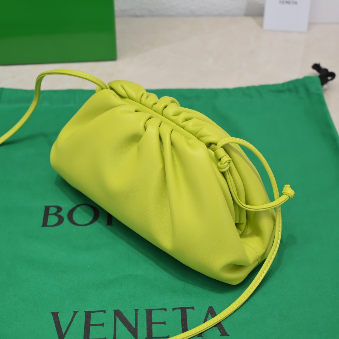 bo*te*ga Ve*ne*ta the pouch bag-22*9cm