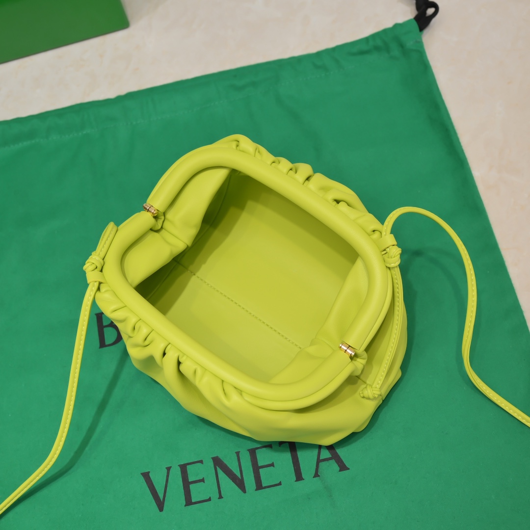 bo*te*ga Ve*ne*ta the pouch bag-22*9cm