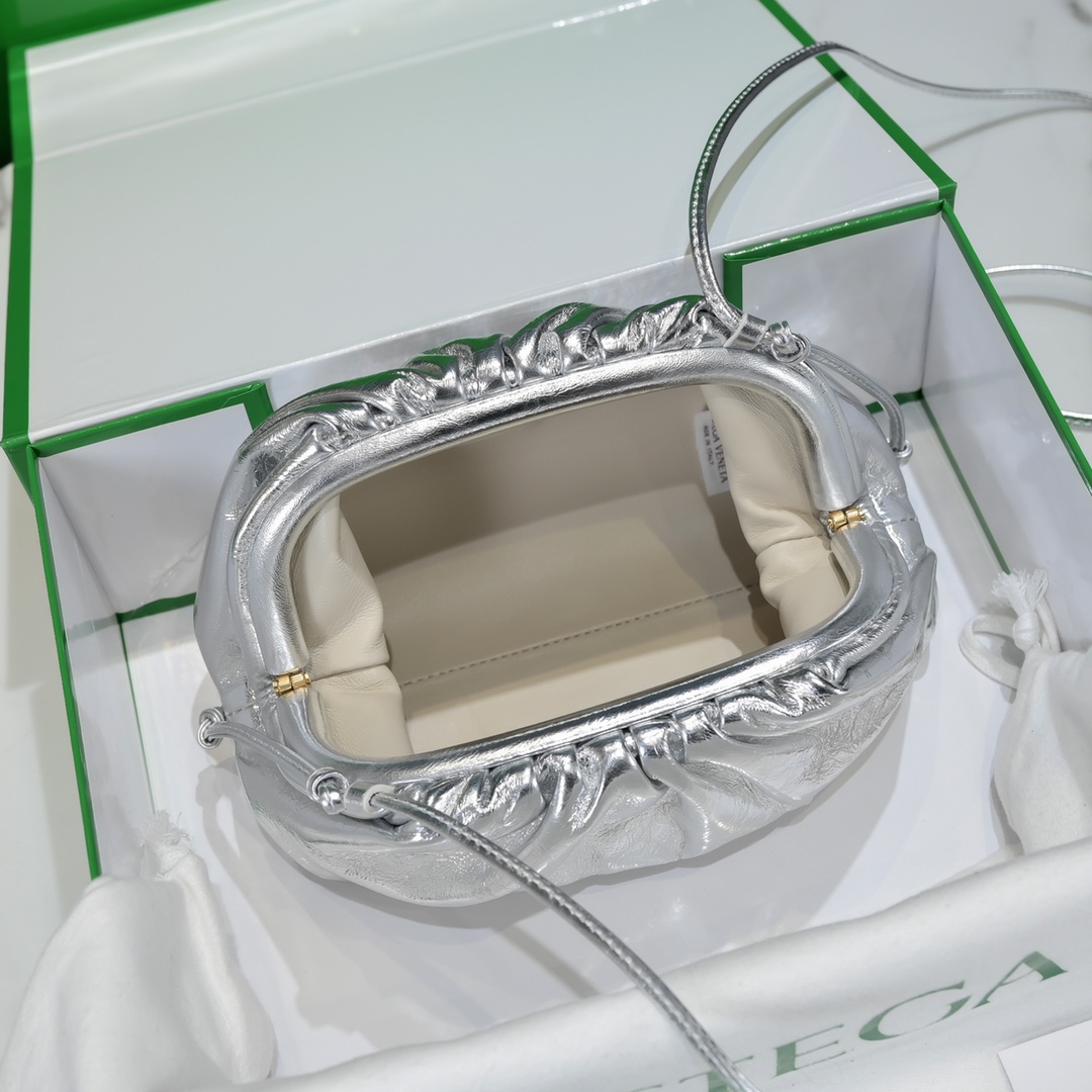 bo*te*ga Ve*ne*ta the pouch bag-22*9cm