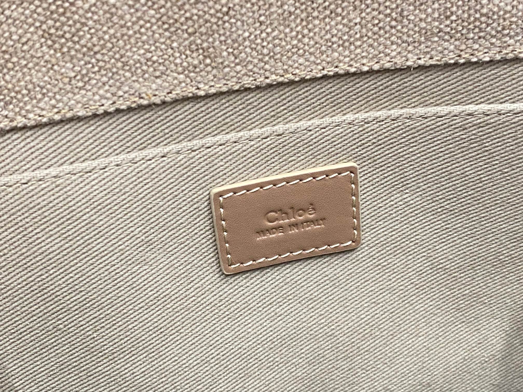 Ch10e woody tote bag