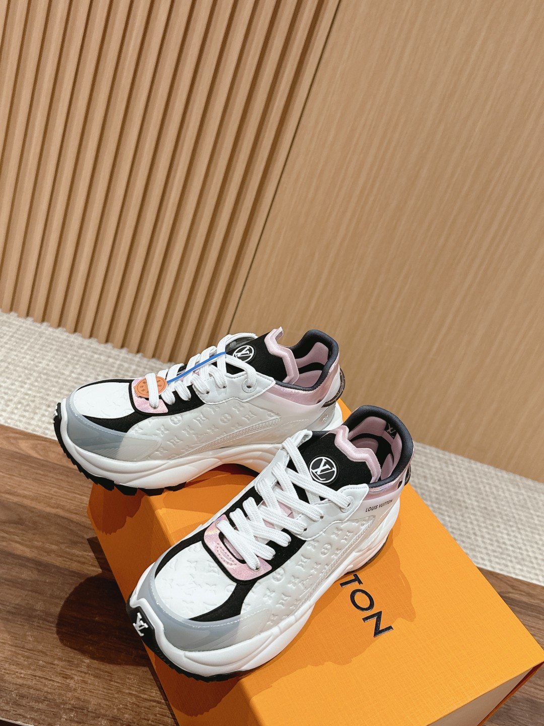 l0*is V*t0n run55 sneakers(eu35-eu41)