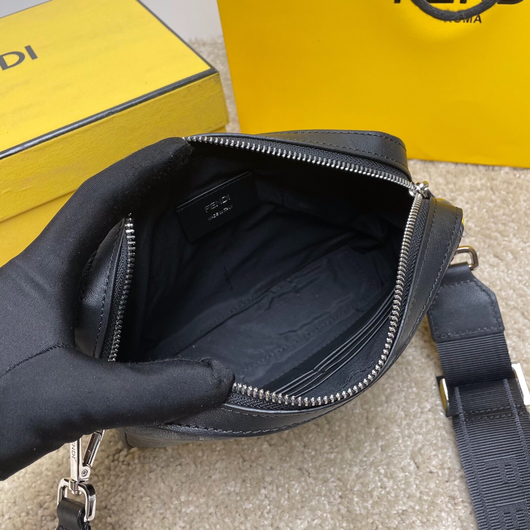 F**di camera bag-22x15x5cm