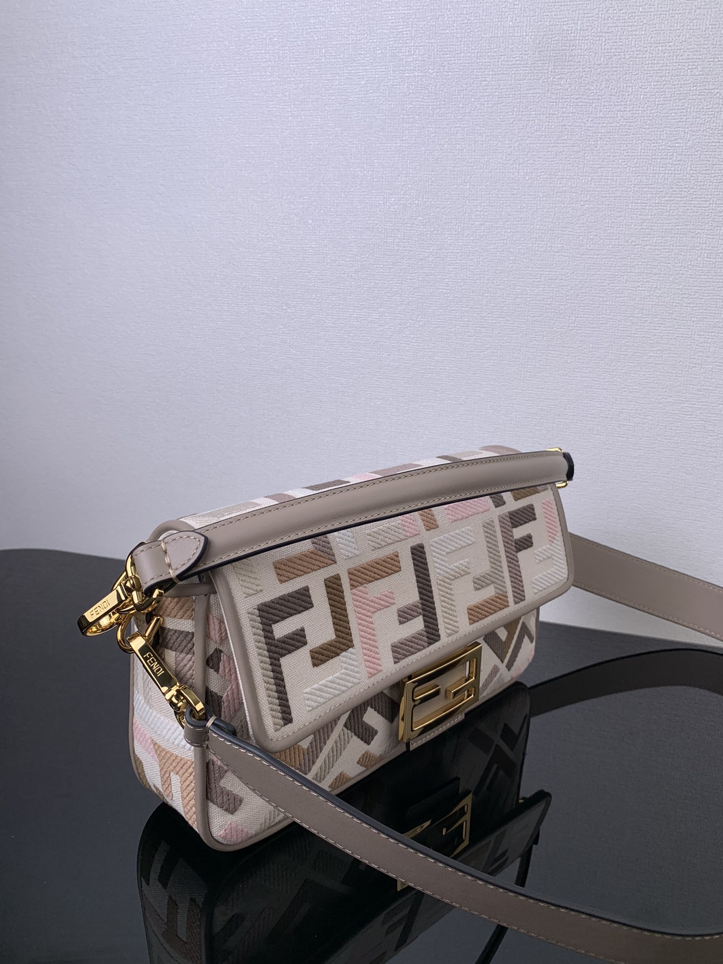 F**di baguette bag-26x15x6cm