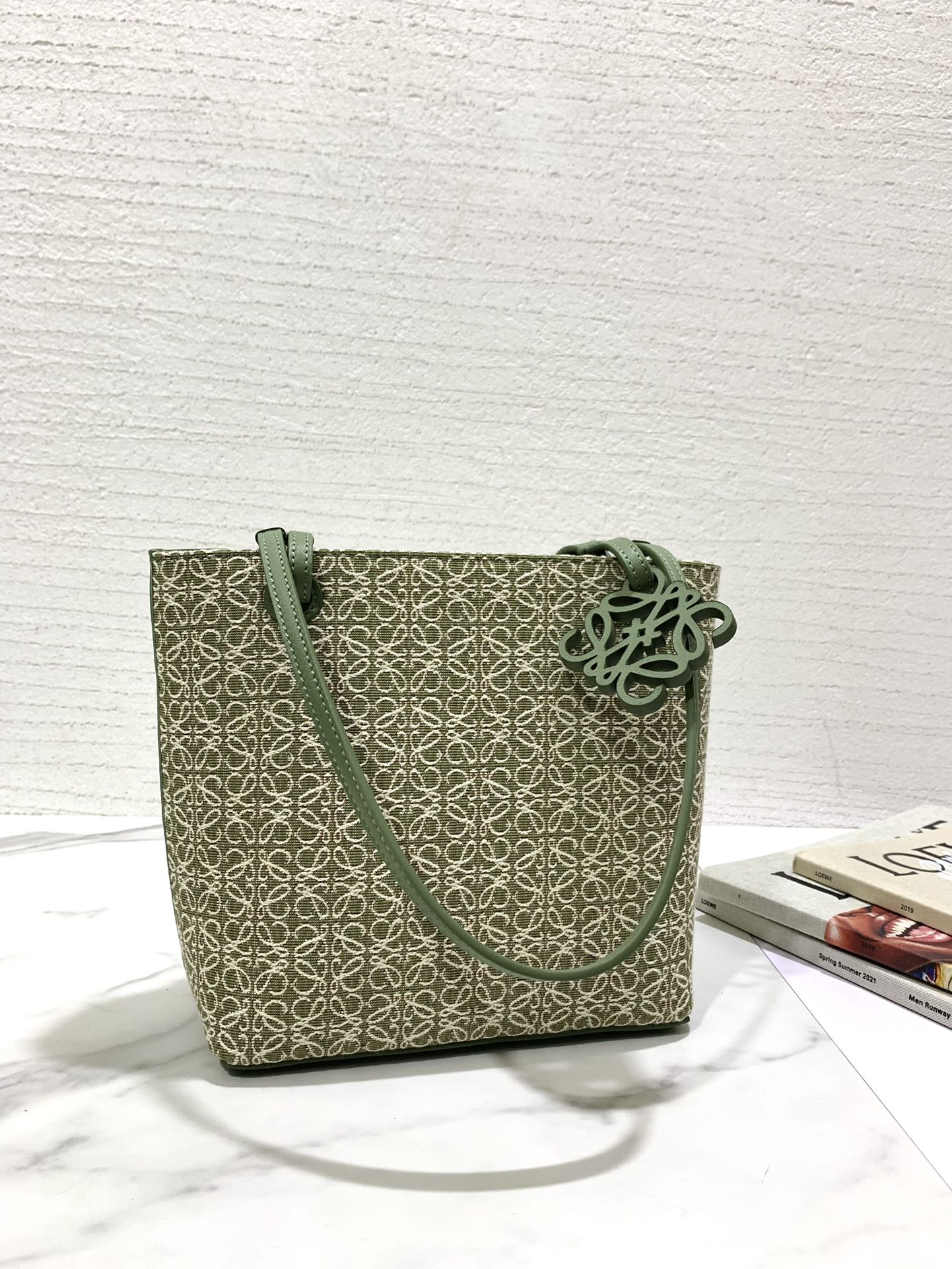 L0ew* anagram square tote-21*10*22cm