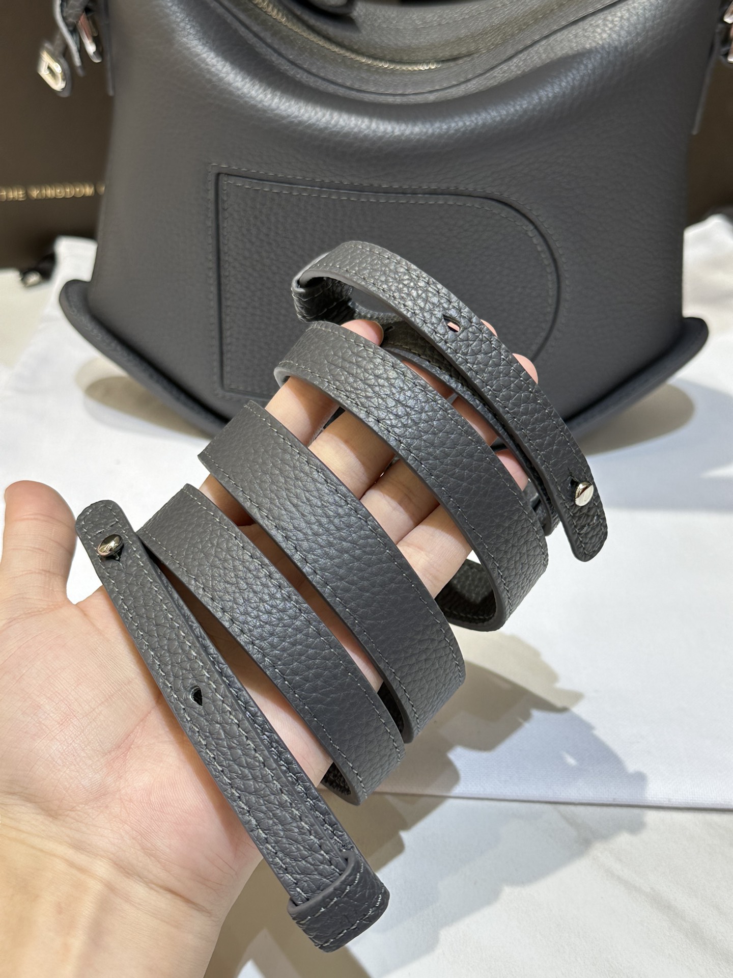 De1uavx pin swing tote-29*9*20cm