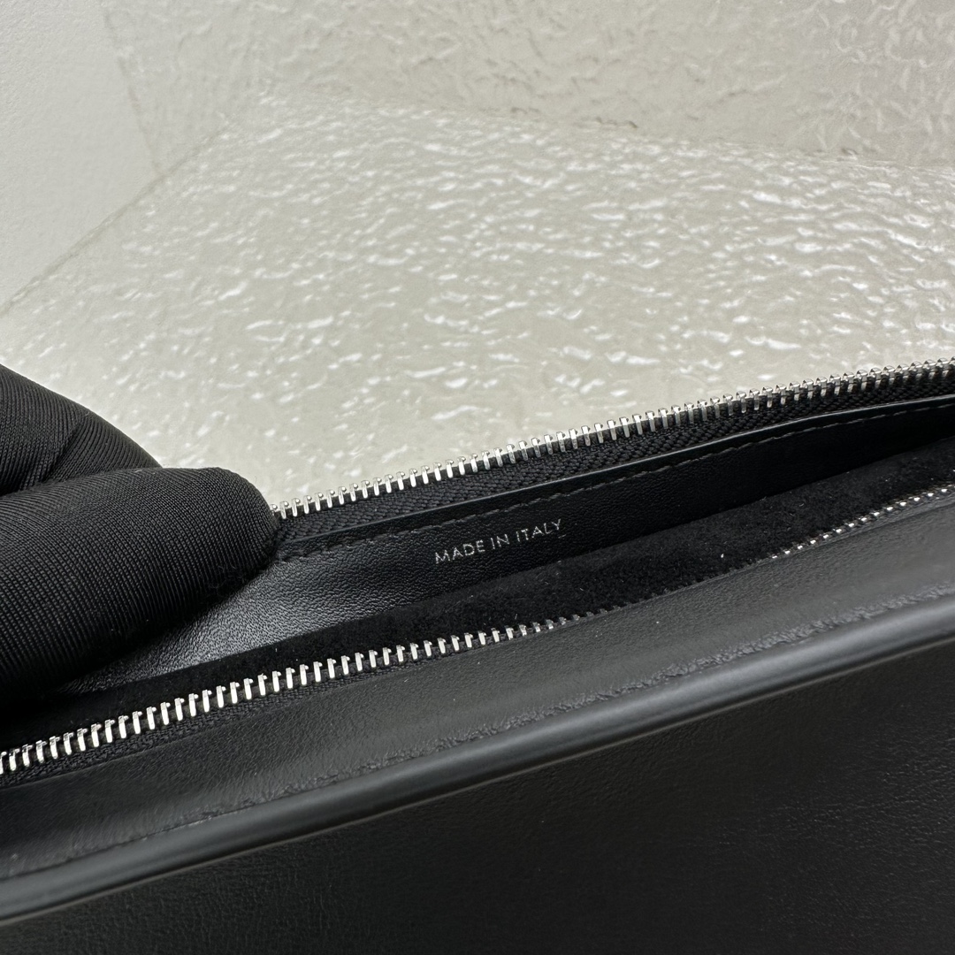 T*e R0w banana bag-34*23*10cm