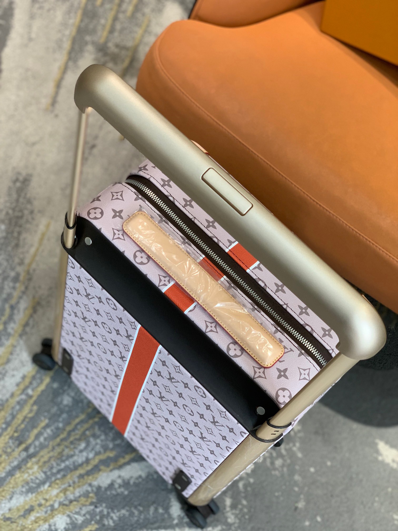 l0*is V*t0n horizon 55-‭38*55*21cm