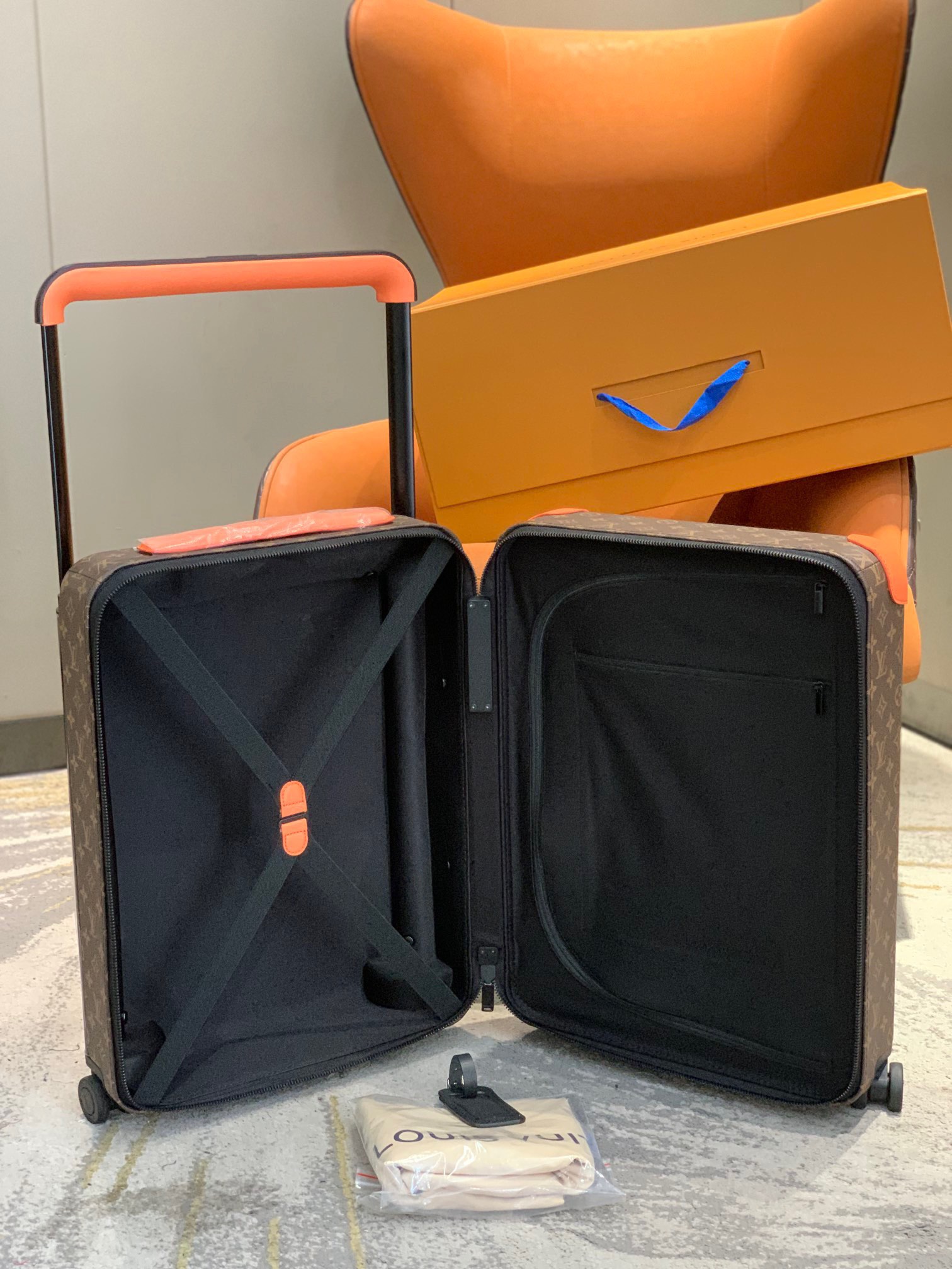 l0*is V*t0n horizon 55-‭38*55*21cm