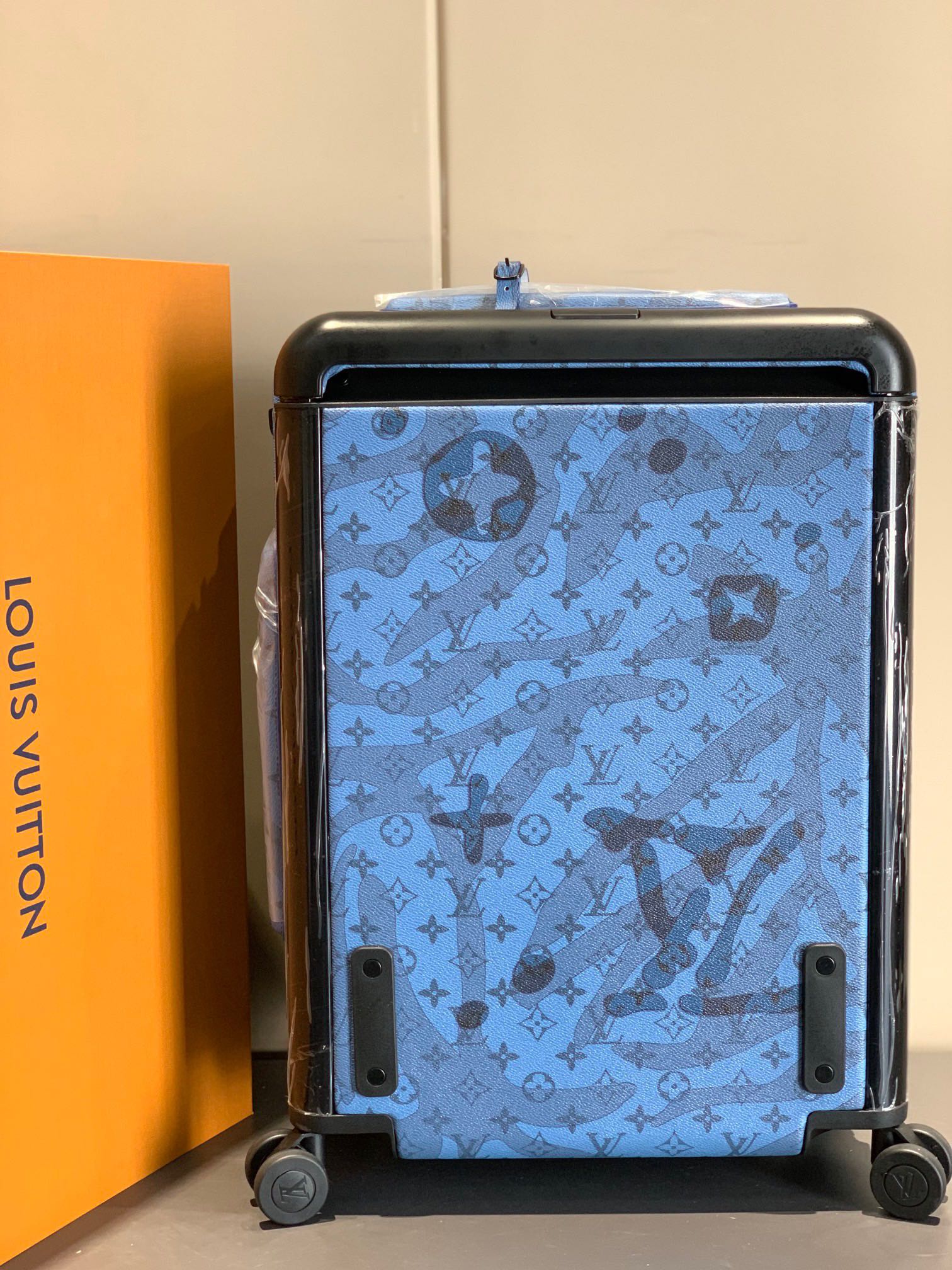 l0*is V*t0n horizon 55-‭38*55*21cm