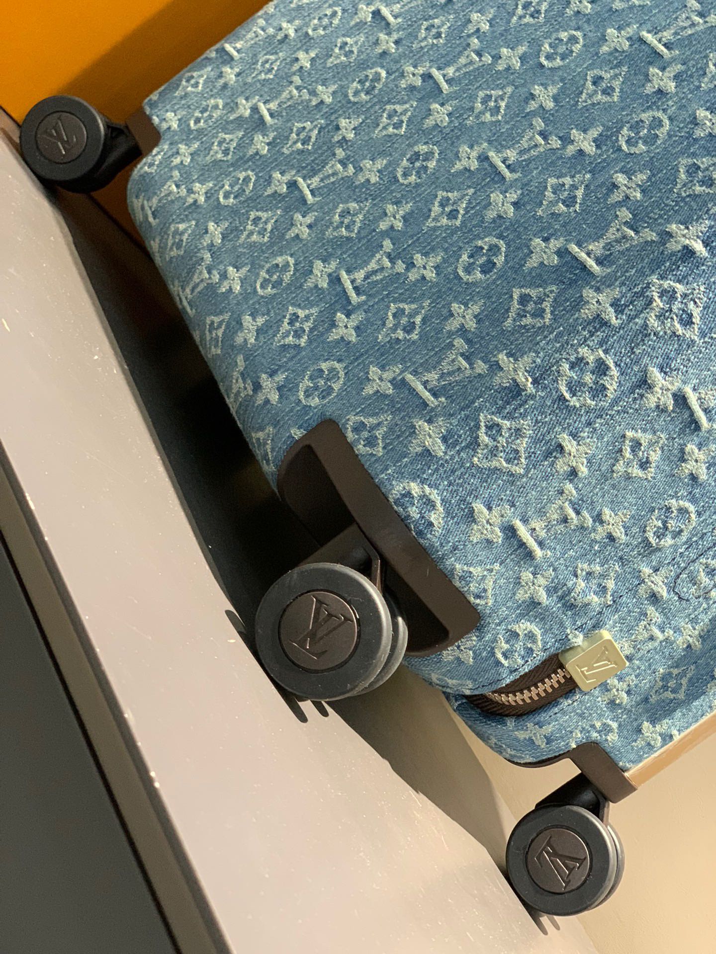 l0*is V*t0n horizon 55-38*55*21cm