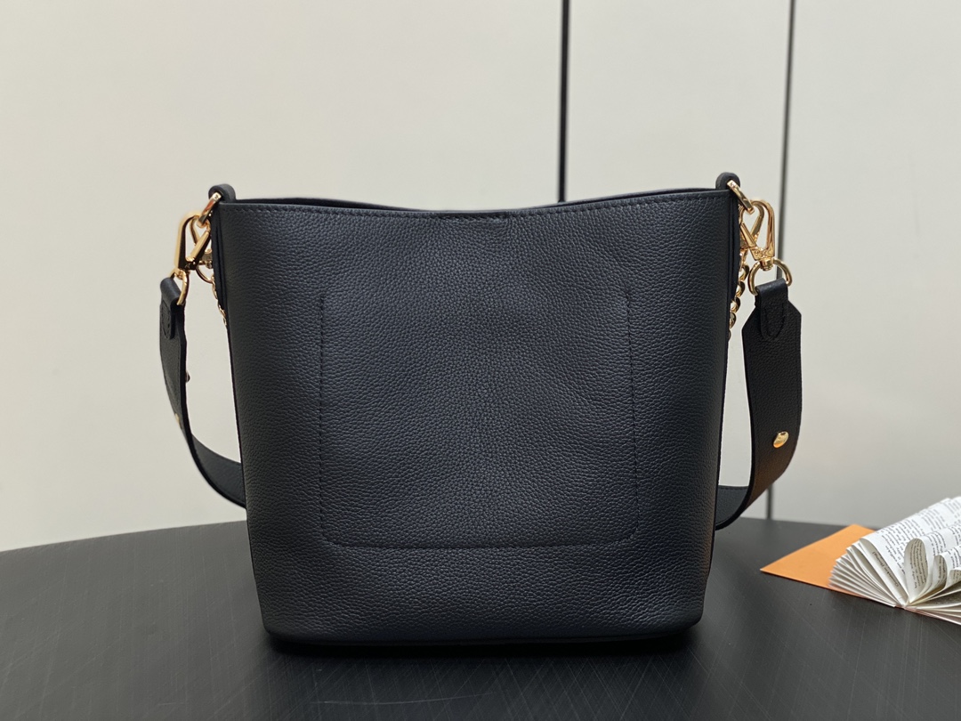 l0*is V*t0n lock and walk handlebag-m24006-20*20.5*12cm