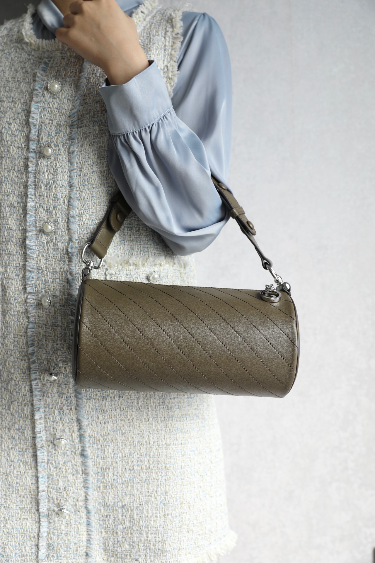 G*u*i blondie shoulder bag-13*25*12cm