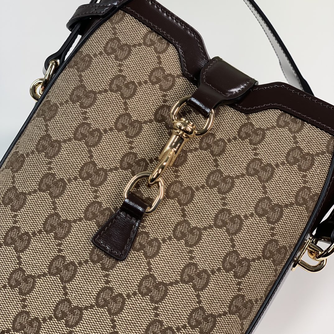 g*u*i retro gg S*p*e bucket-16x19.5x5.5cm