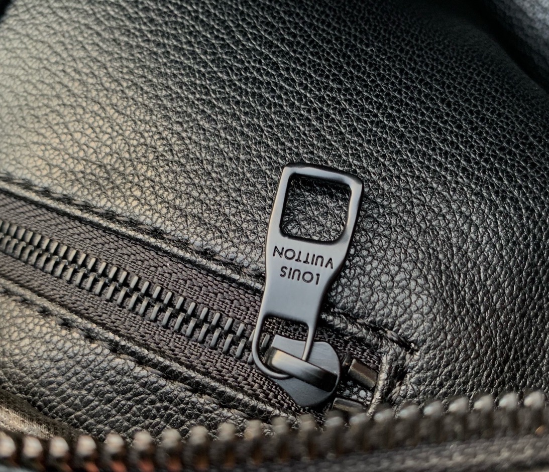 l0*is V*t0n locker dopp kit pouch -28 x 15 x 16.5cm