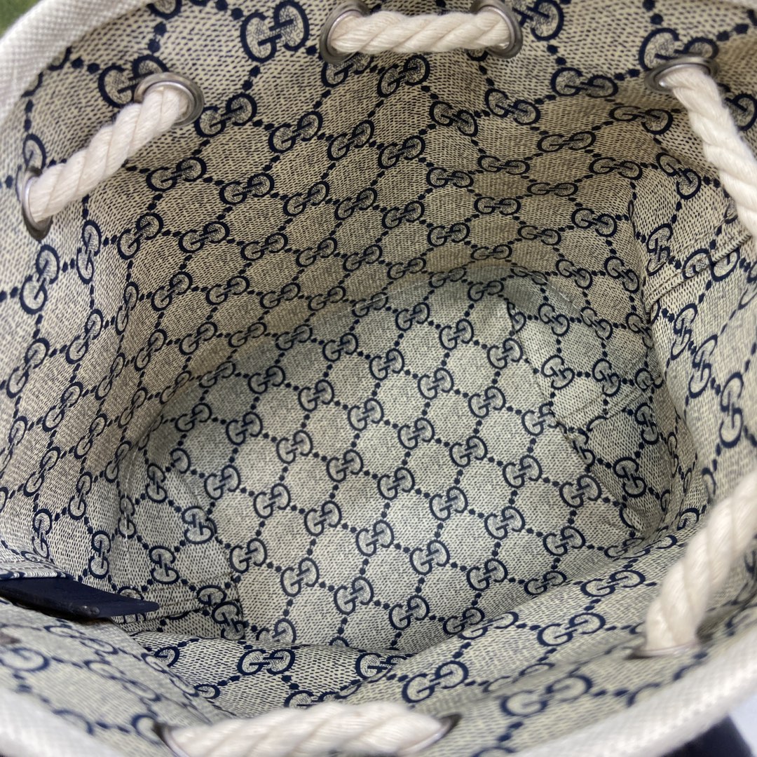 G*u*i backpack-16*21*11cm