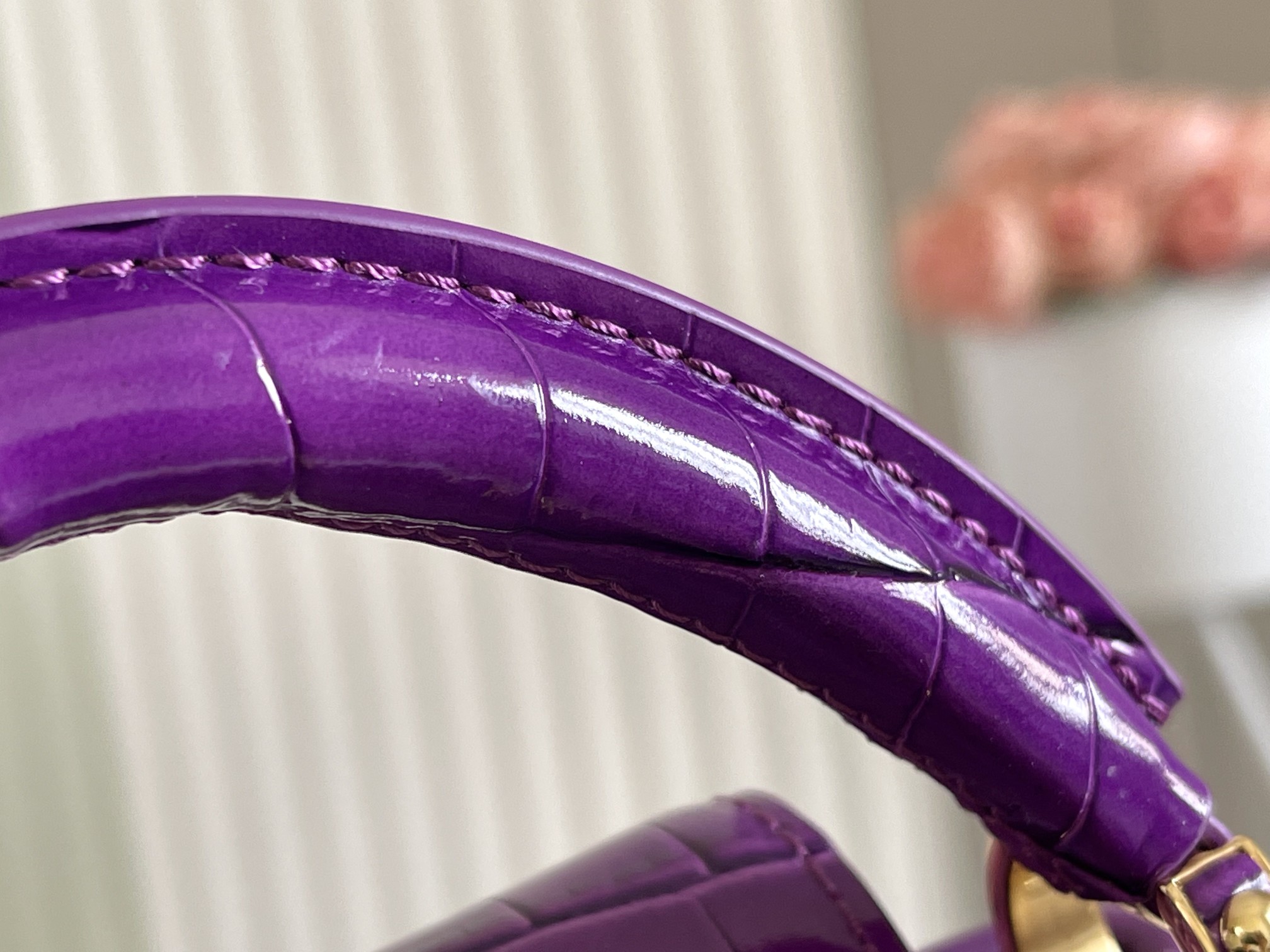 l0*is V*t0n capucines handlebag