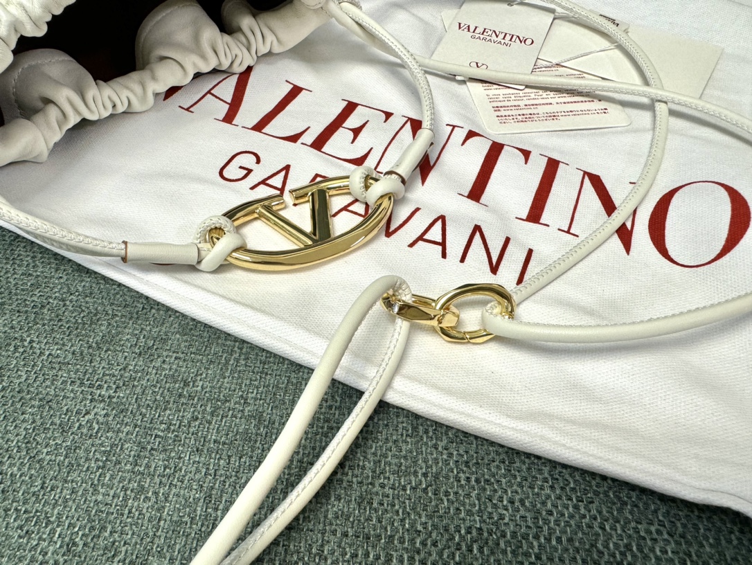 Va1e*ntin0 garavani vlogo pouf bag-23x19x14cm