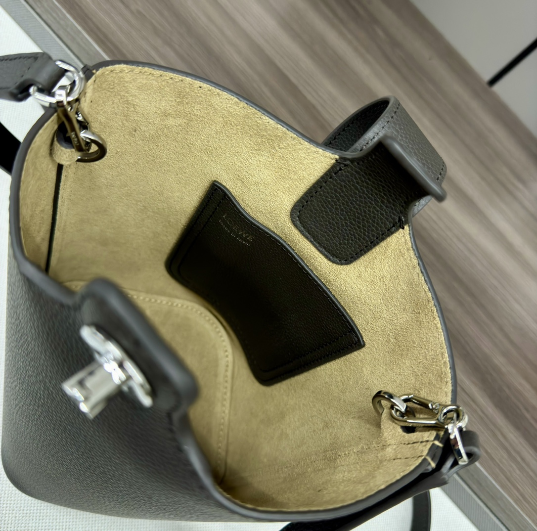 L0ew* mini pebble bucket bag-16*16*19.5cm