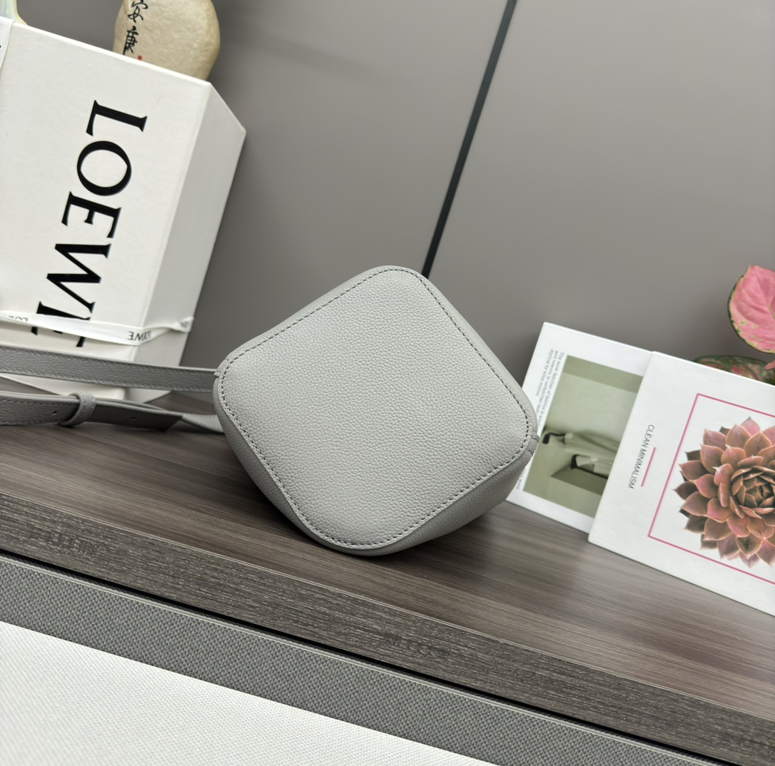 L0ew* mini pebble bucket bag-16*16*19.5cm