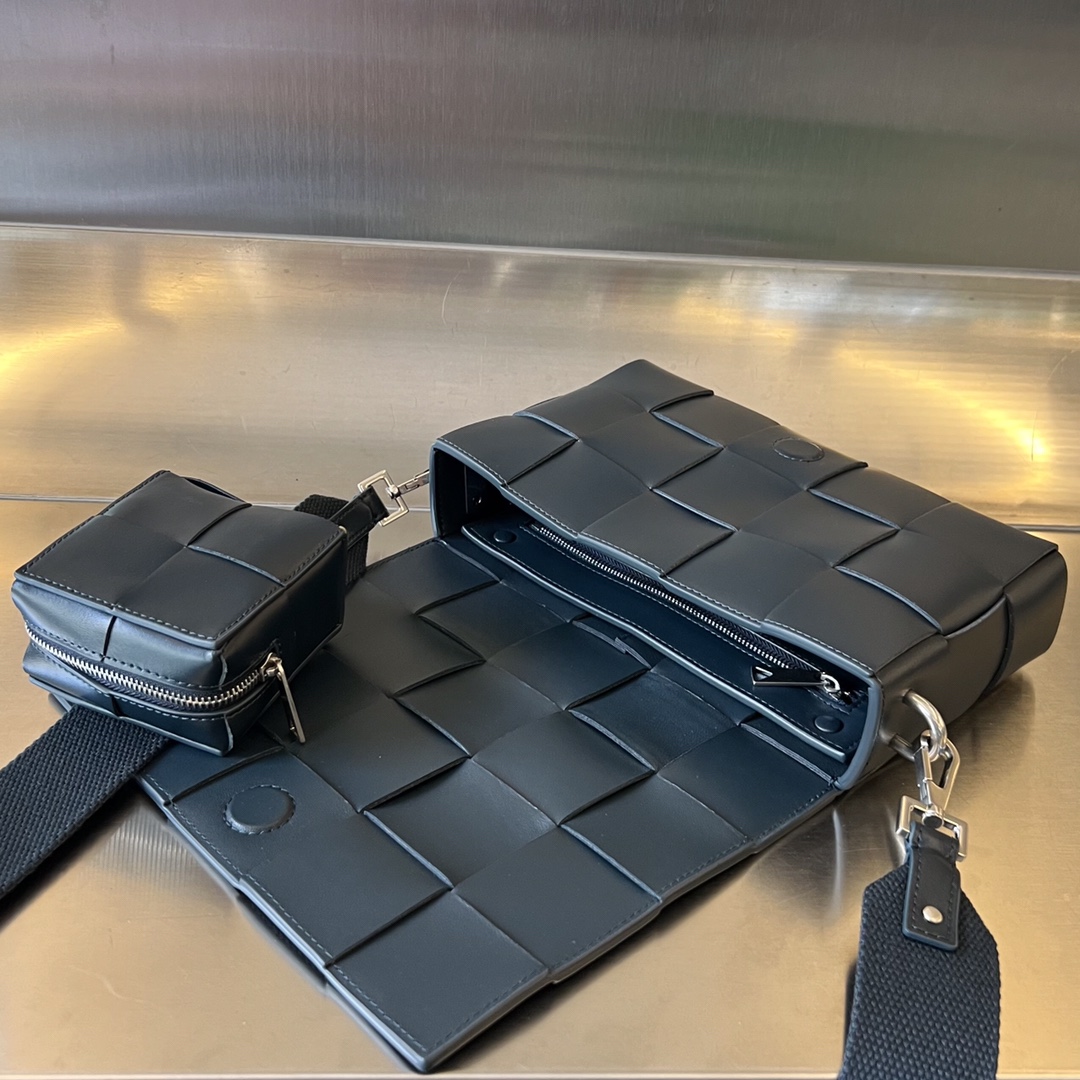 bo*te*ga Ve*ne*ta crossbody bag-23x15x5cm