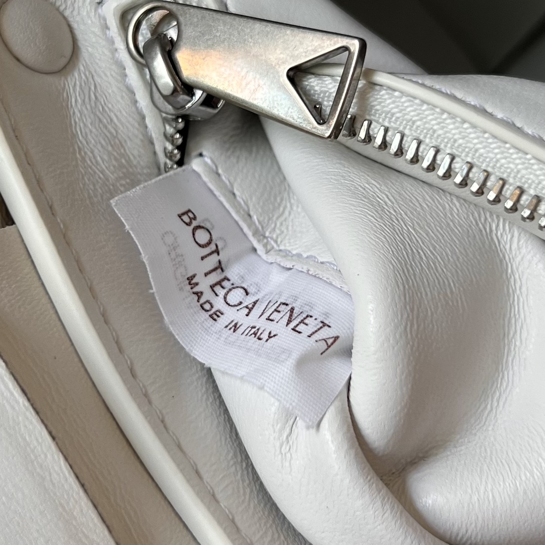 bo*te*ga Ve*ne*ta crossbody bag-23x15x5cm