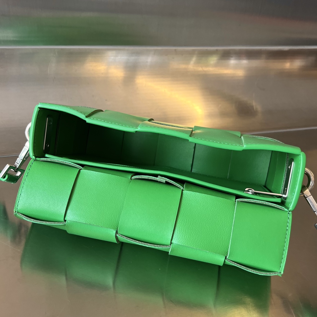 bo*te*ga Ve*ne*ta crossbody bag-23x15x5cm