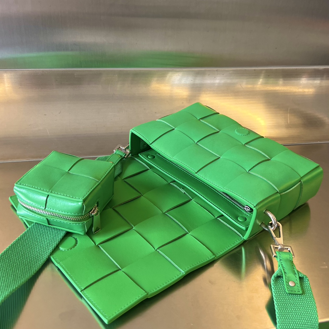 bo*te*ga Ve*ne*ta crossbody bag-23x15x5cm