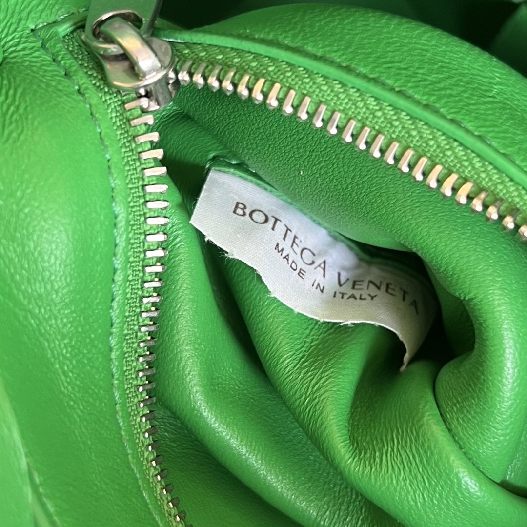 bo*te*ga Ve*ne*ta crossbody bag-23x15x5cm