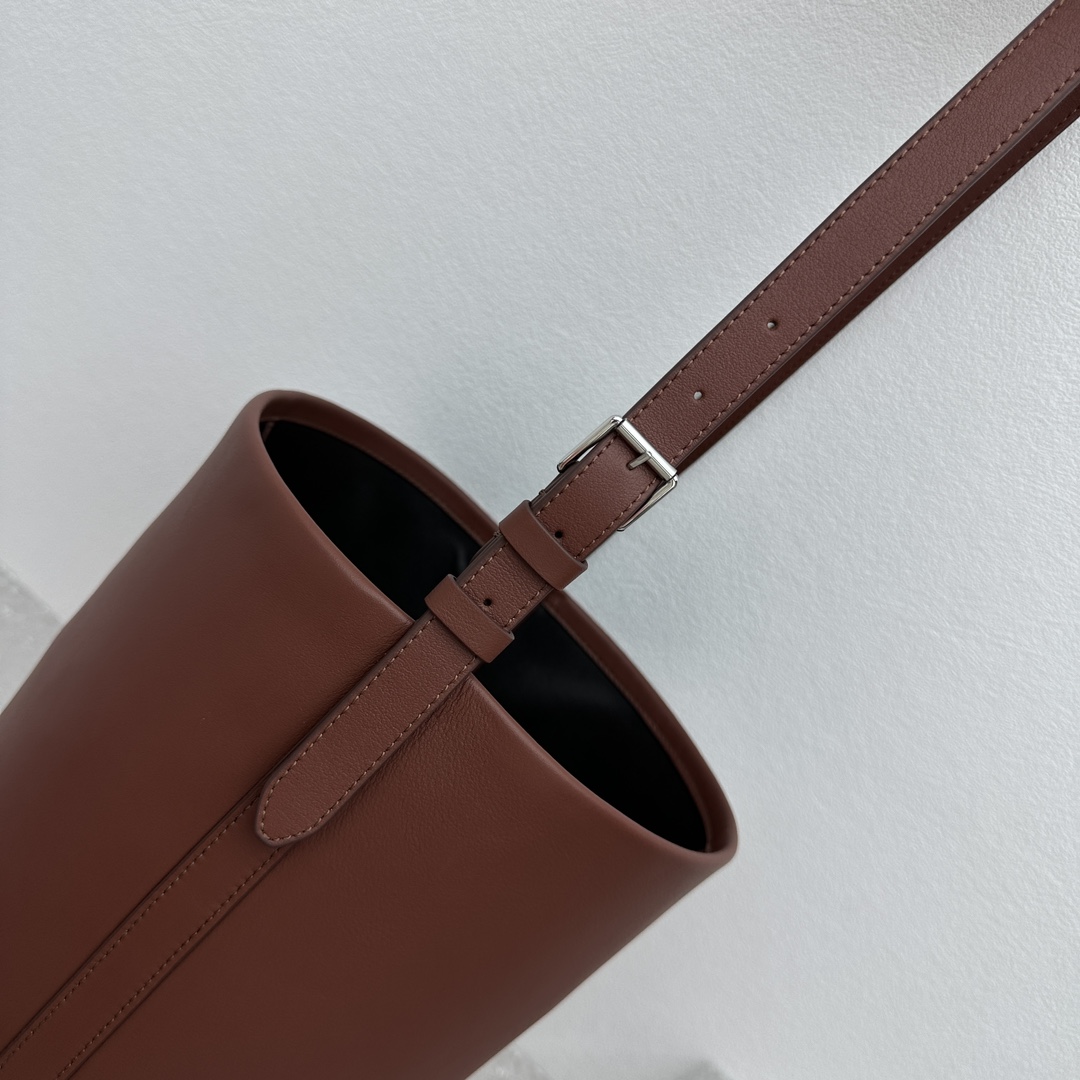 The R0w park tote-28*16*17cm